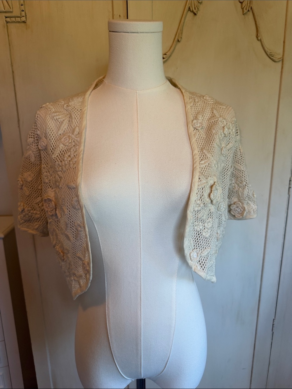 Anthropologie Maeve Cream Crochet Floral Short-Sleeve Shrug